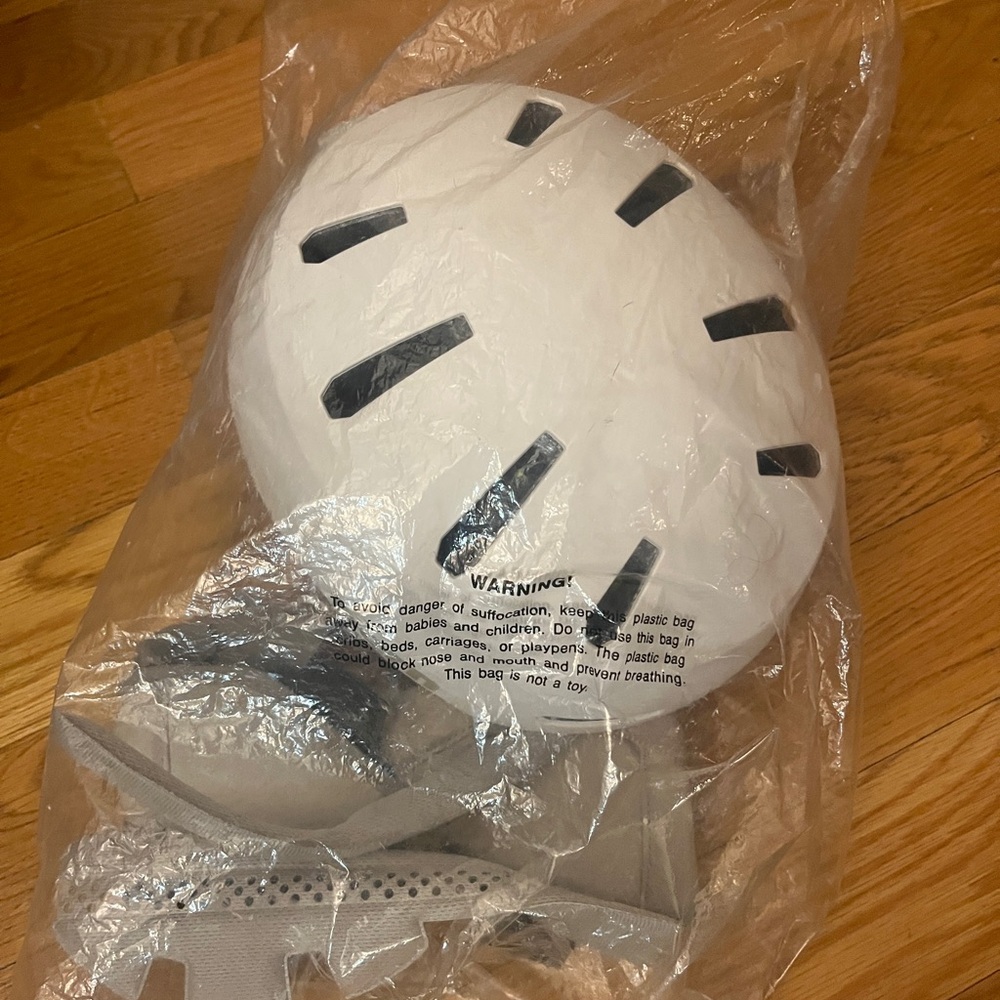 White snowboard helmet